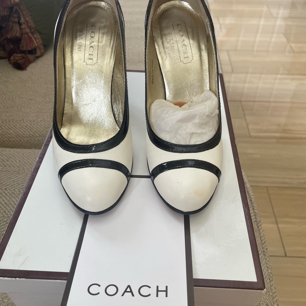 Coach Women's Black and Cream Heels
